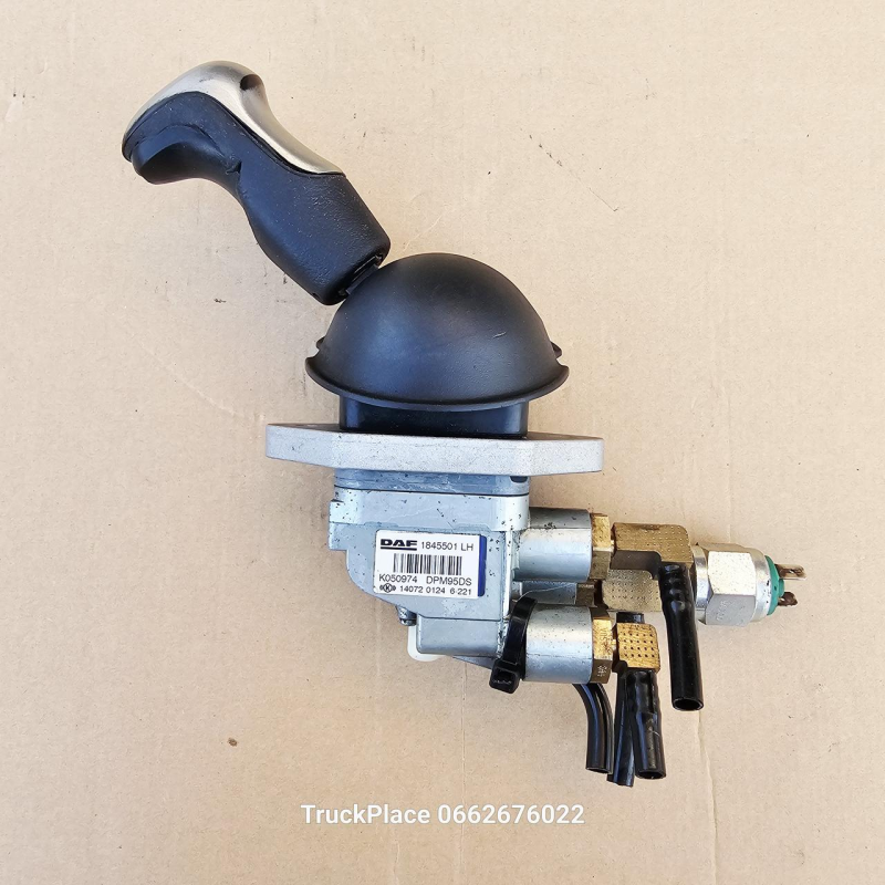 1845501 Кран ручного гальма DAF XF 106 KNORR-BREMSE K050974 1845501 Кран ручного гальма DAF XF 106 KNORR-BREMSE K050974